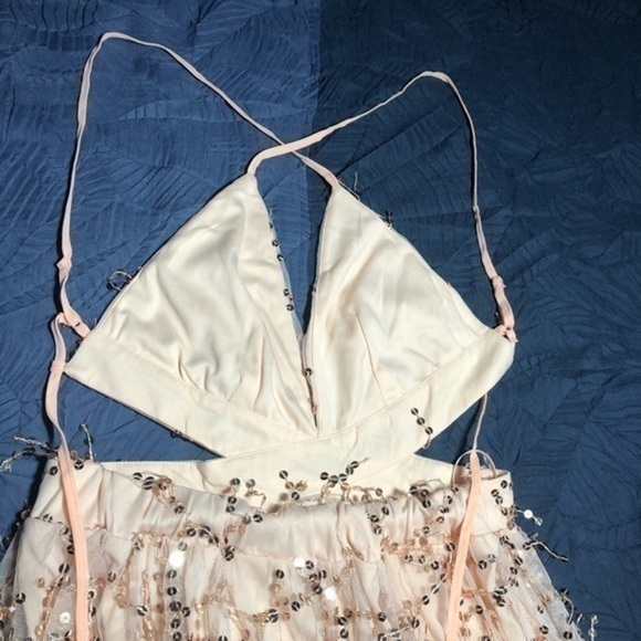 🎊Spaghetti Strap Champagne Sequin Maxi Dress🎊 - Picture 12 of 13